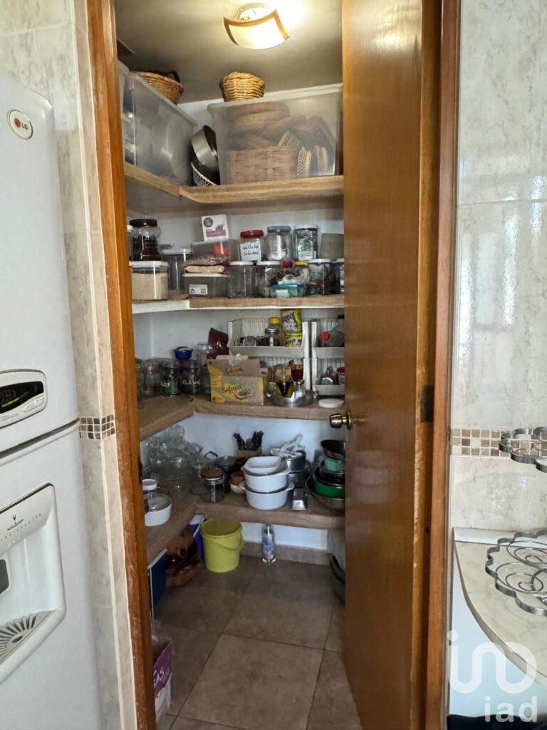 Casa en Venta para remodelar en Lomas de Tecamachalco, Huixquilucan