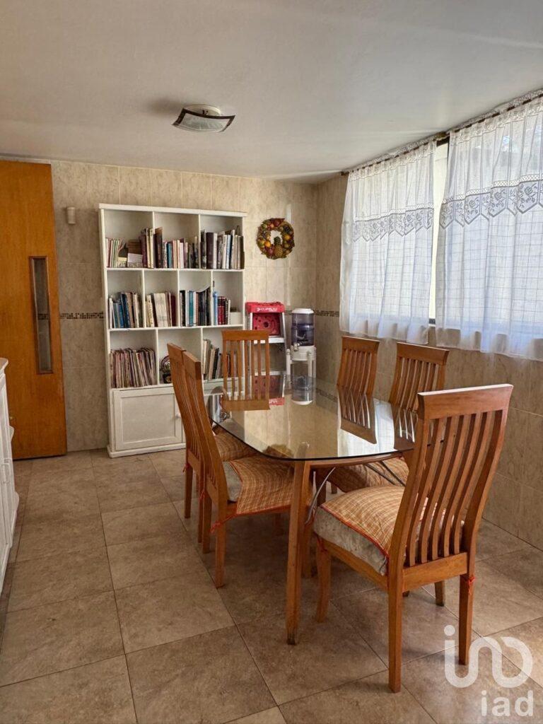 Casa en Venta para remodelar en Lomas de Tecamachalco, Huixquilucan