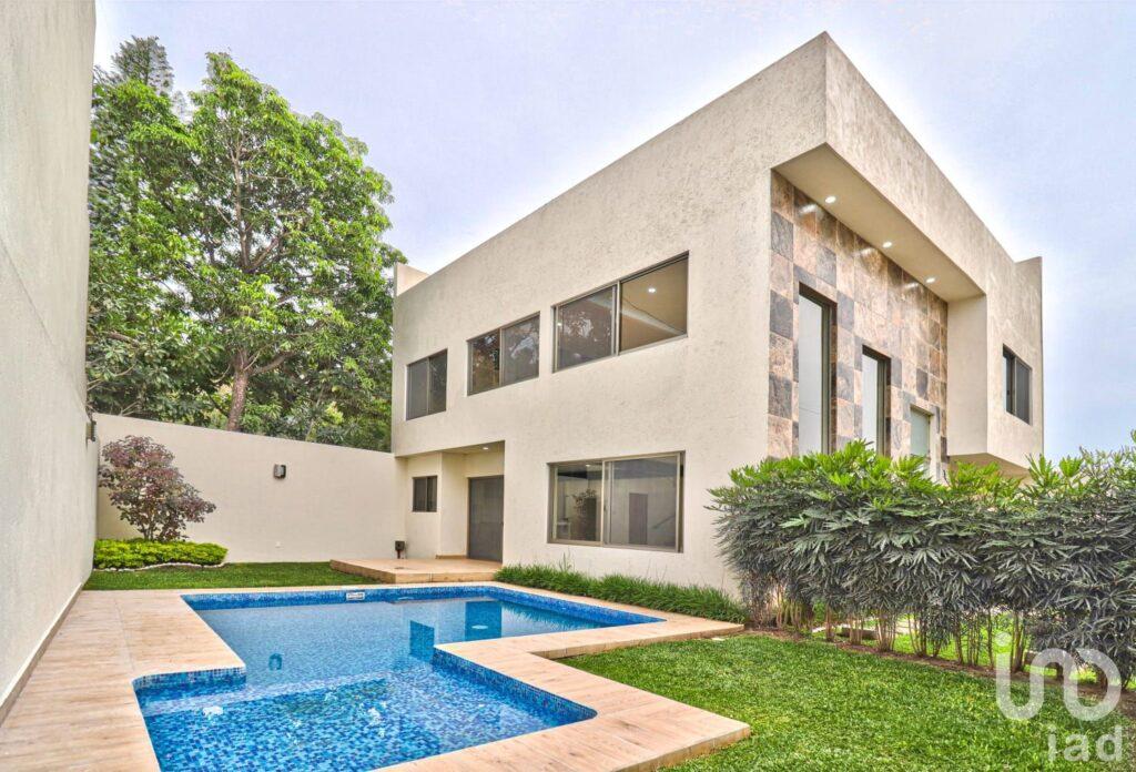 Casa nueva en venta con recamara en planta baja, Lomas de Cuernavaca
