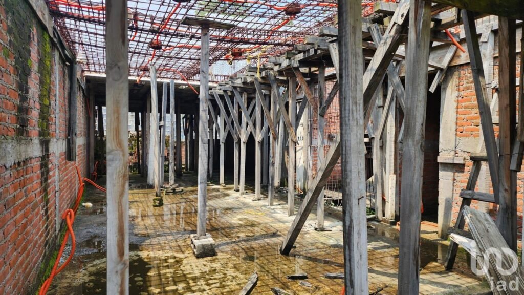 Terreno con proyecto de 4 casas