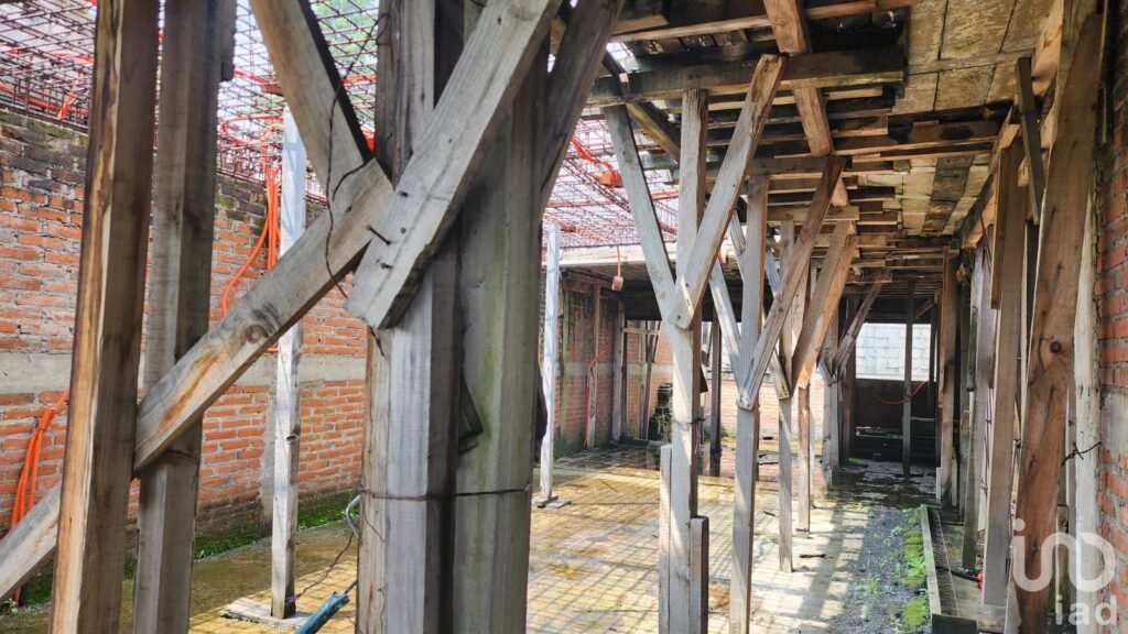 Terreno con proyecto de 4 casas