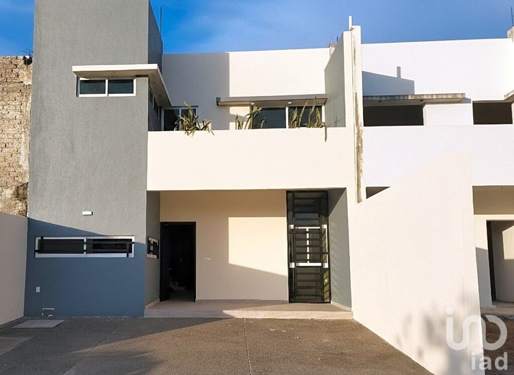 Casa en Venta en Las Lagunas al Norte de V de A, 1 recámara en planta baja y 2 en planta alta