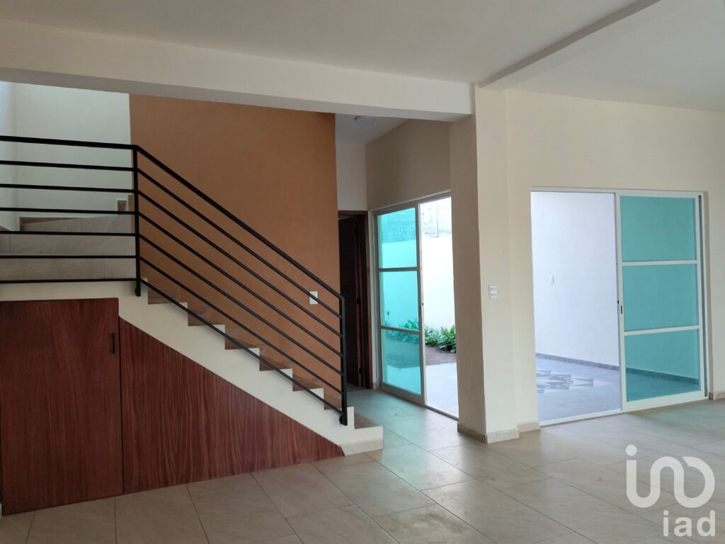 Casa en Venta en Las Lagunas al Norte de V de A, 1 recámara en planta baja y 2 en planta alta