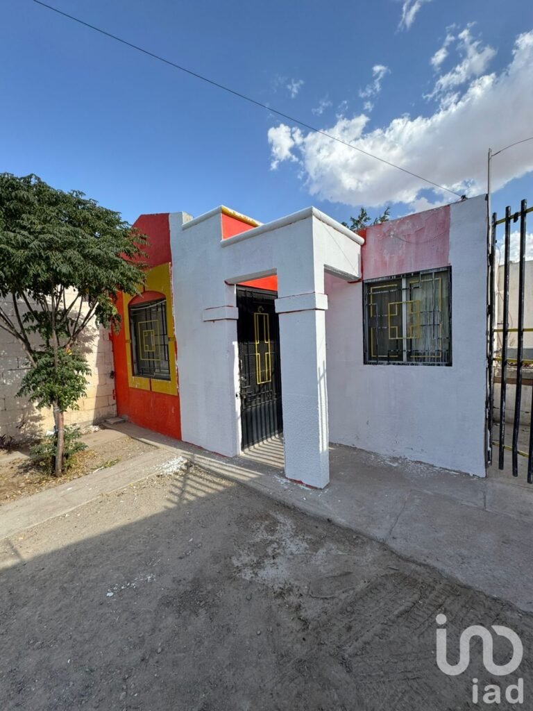 Se Renta Casa En Parajes del Valle, Cd. Juarez
