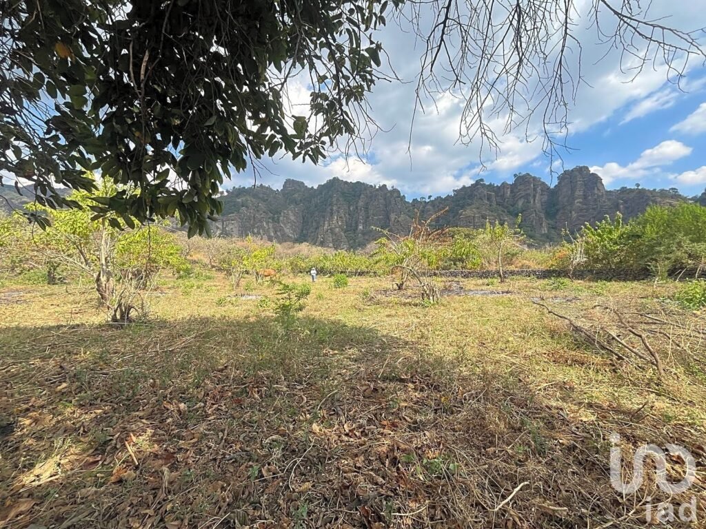 Terreno en VENTA con vistas impresionantes a las montañas de Tepoztlán.