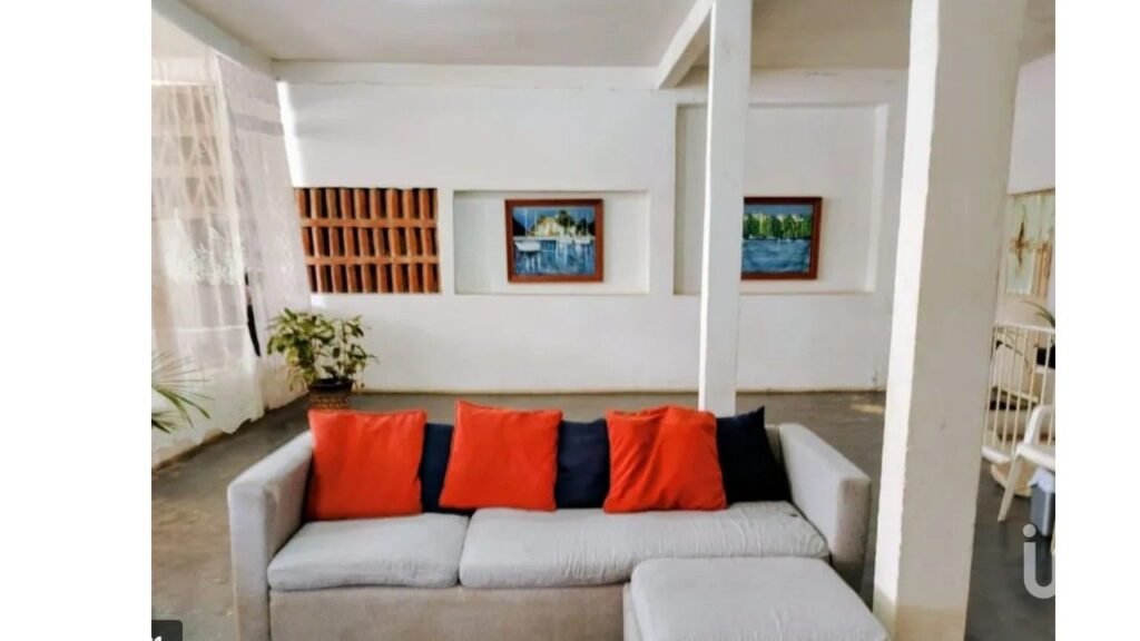 CASA EN VENTA CON LOCALES COMERCIALES PUERTO VALLARTA