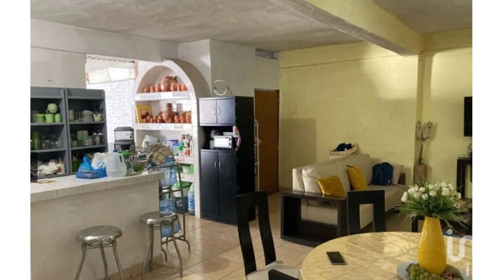 CASA EN VENTA CON LOCALES COMERCIALES PUERTO VALLARTA