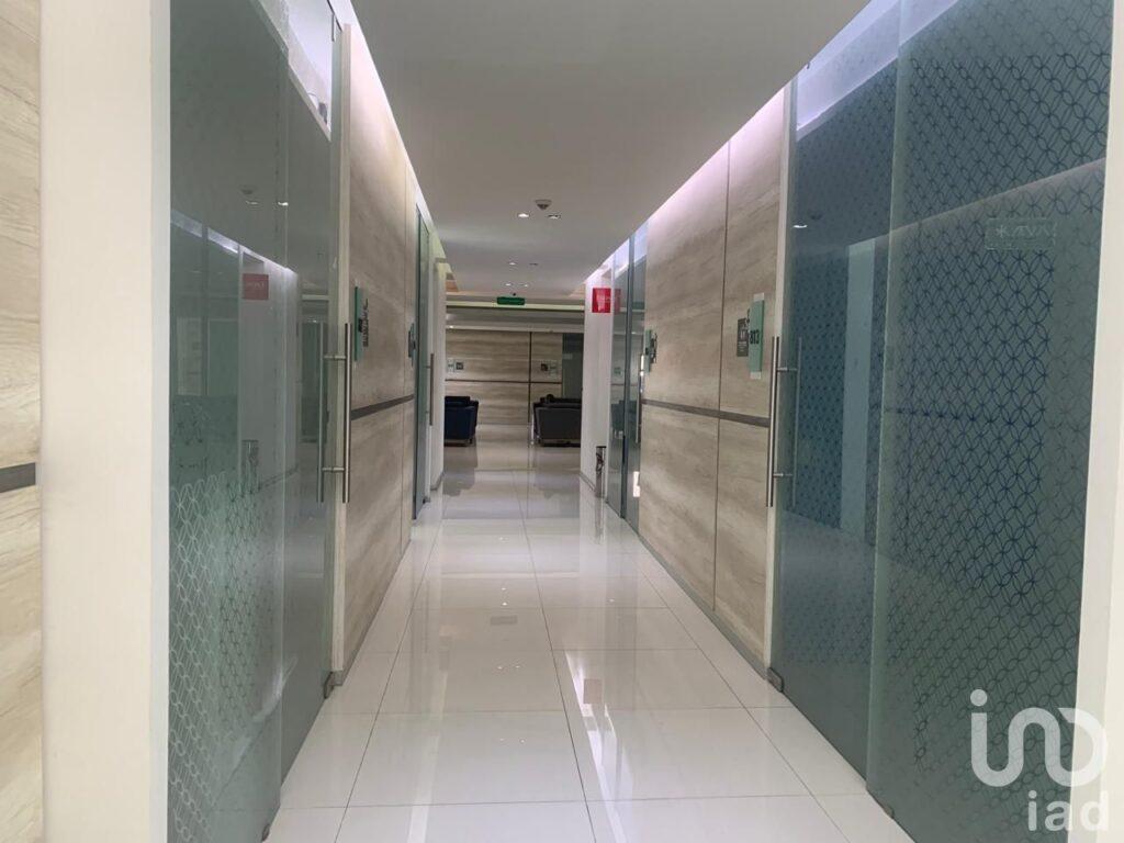 Vendo Consultorio de 28 m2, en las Torres Médicas Angelópolis, con gran descuento del  20%