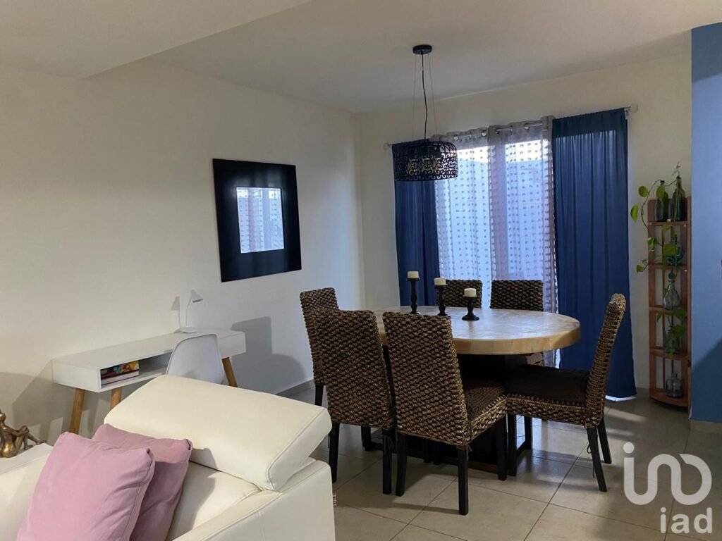 CASA AMUEBLADA EN RENTA EN ZIBATA QUERETARO