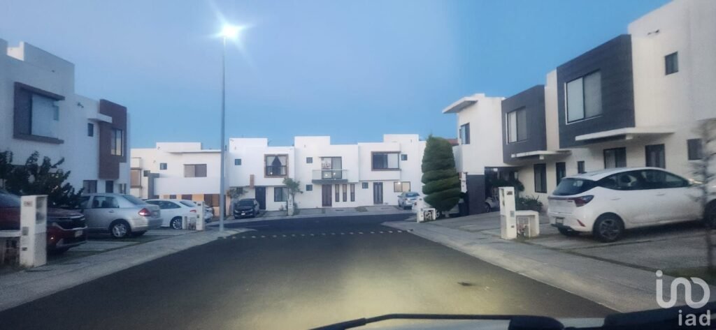 CASA AMUEBLADA EN RENTA EN ZIBATA QUERETARO