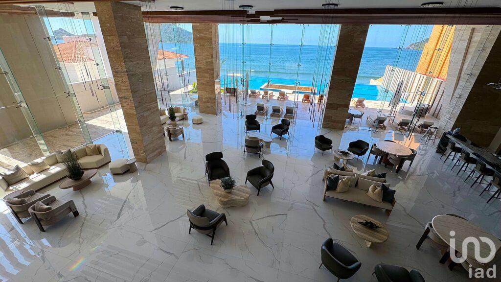 DEPARTAMENTOS EN VENTA A PIE DE PLAYA EN ZONA DORADA MZATLÁN