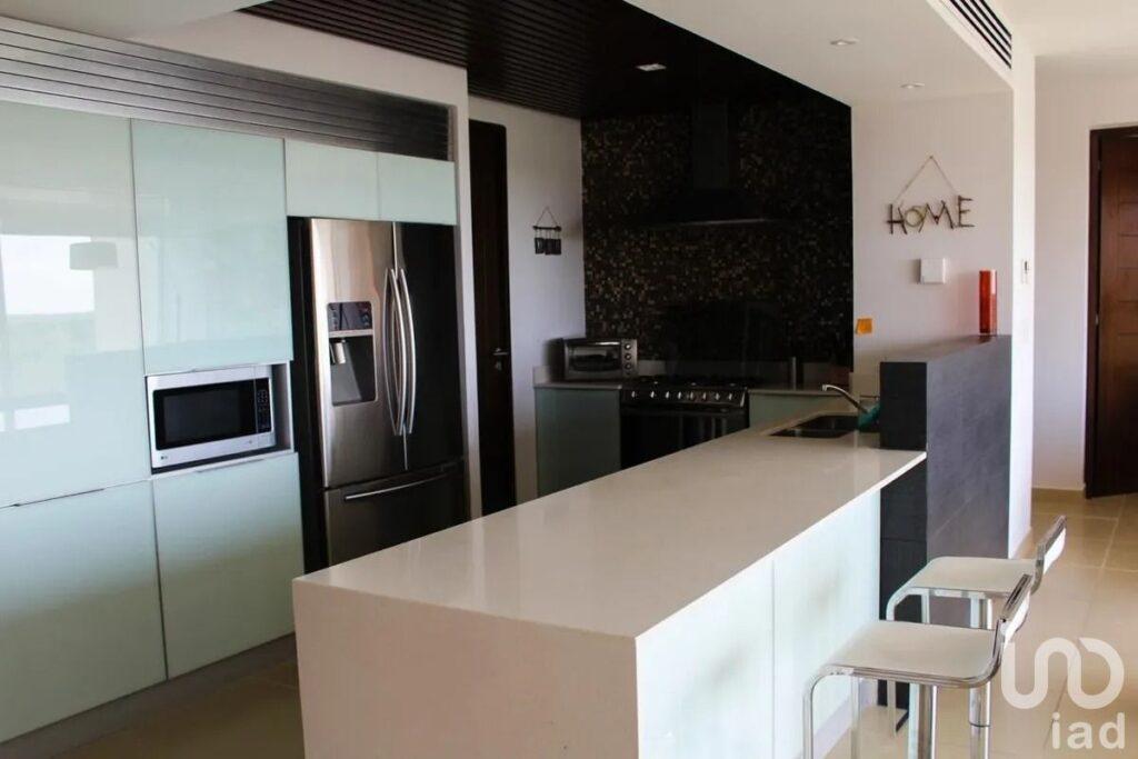 Vendo Departamento Penthouse en Yucatán Country Club, Mérida, Yucatán, de 260 m2 de construcción.