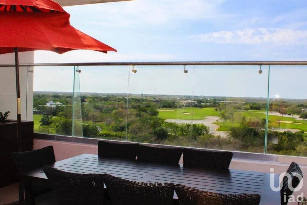 Vendo Departamento Penthouse en Yucatán Country Club, Mérida, Yucatán, de 260 m2 de construcción.