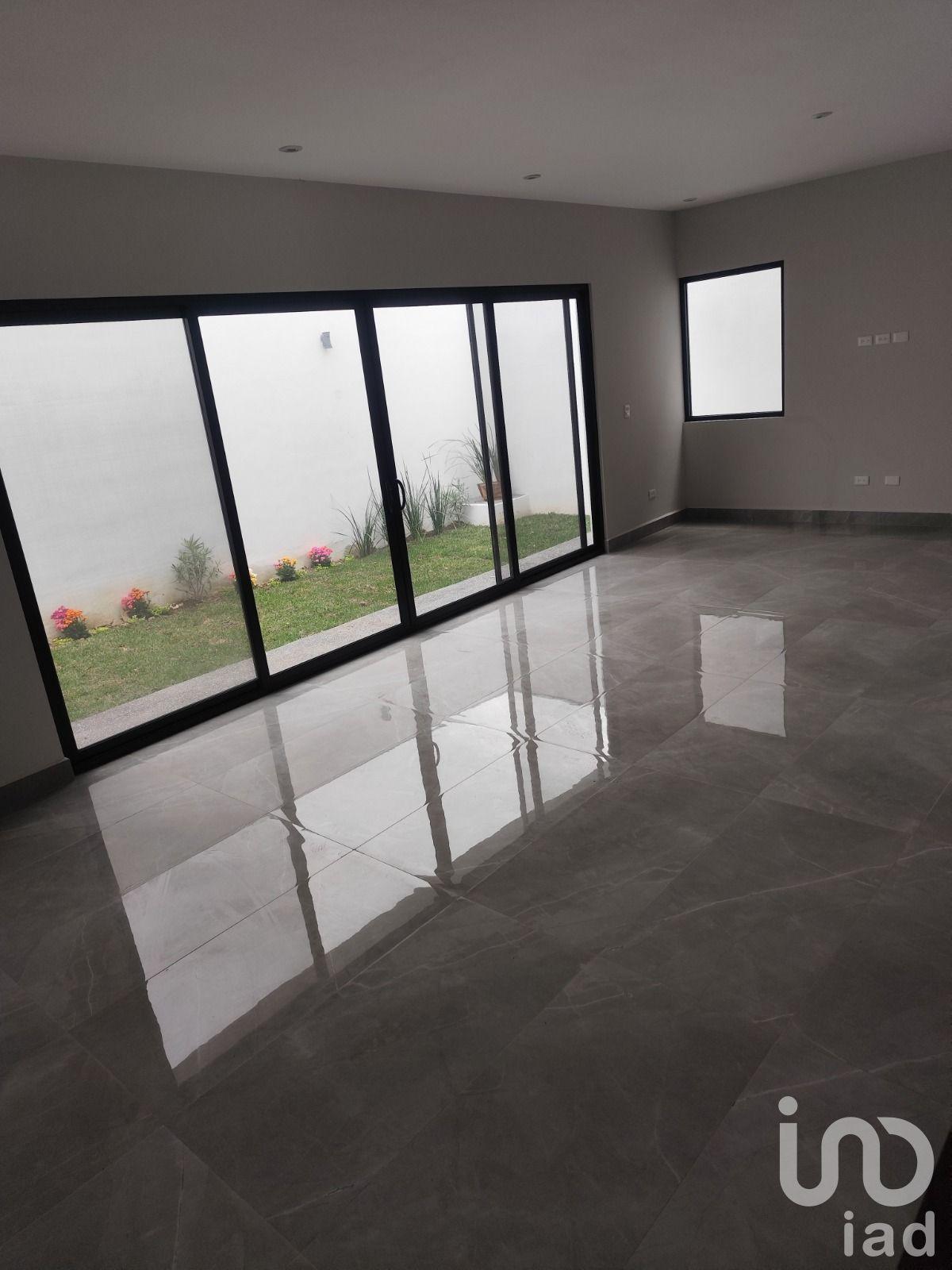 Casa Nueva en Las Esmeraldas, Antiguo Camino de Santiago. Entrega Inmediata.