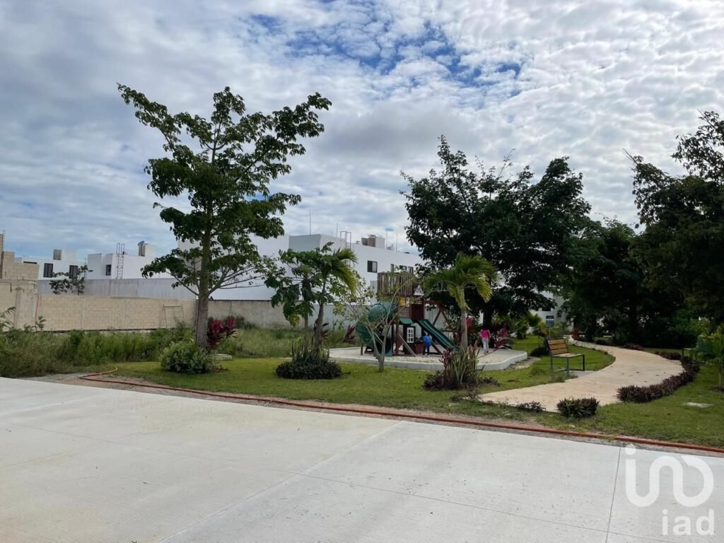 TERRENO EN PRIVADA RESIDENCIAL ALBARELLA CONKAL YUCATAN