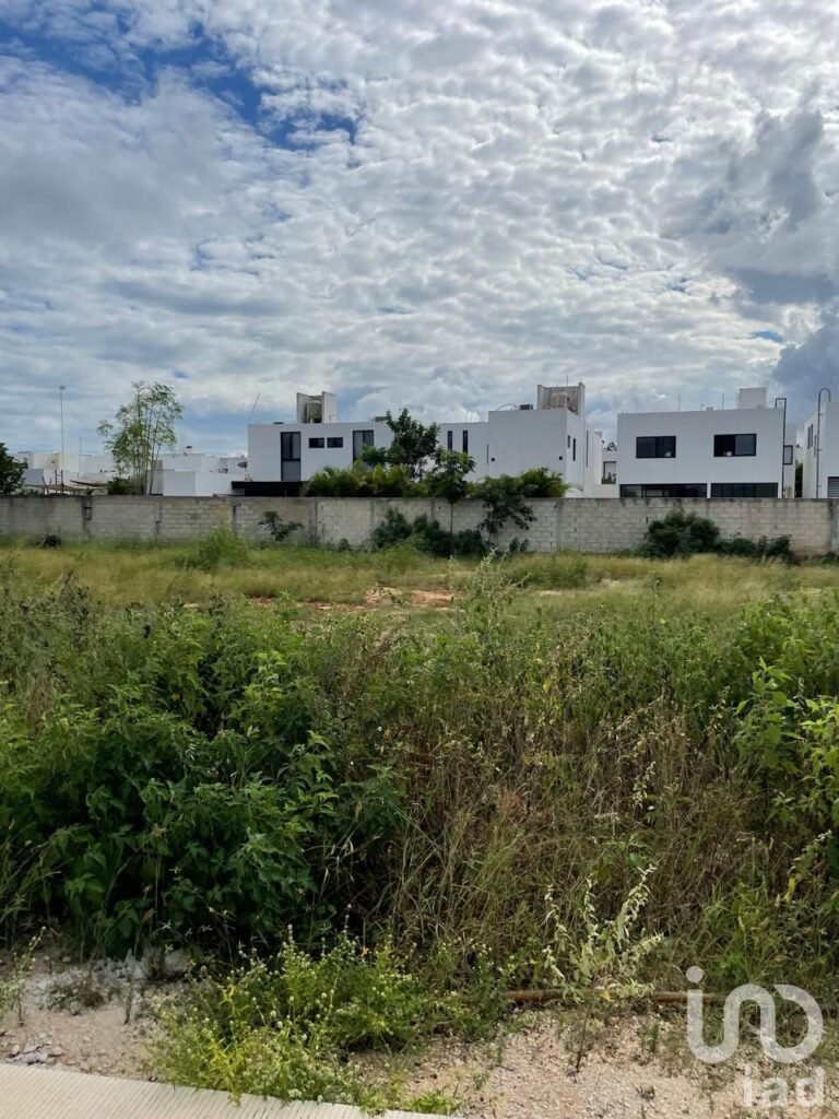 TERRENO EN PRIVADA RESIDENCIAL ALBARELLA CONKAL YUCATAN
