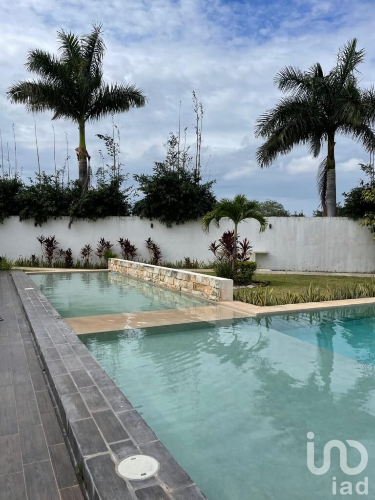 TERRENO EN PRIVADA RESIDENCIAL ALBARELLA CONKAL YUCATAN