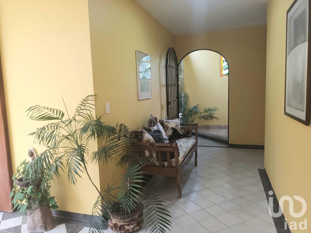 EN VENTA RESIDENCIA CON USO DE SUELO MIXTO.EN CUERNAVACA, MOR.