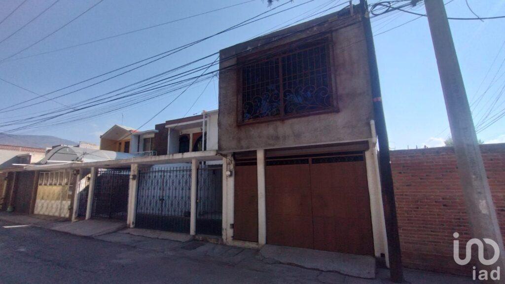 CASA EN VENTA EN COLONIA AQUILES SERDAN,PACHUCA,HGO.