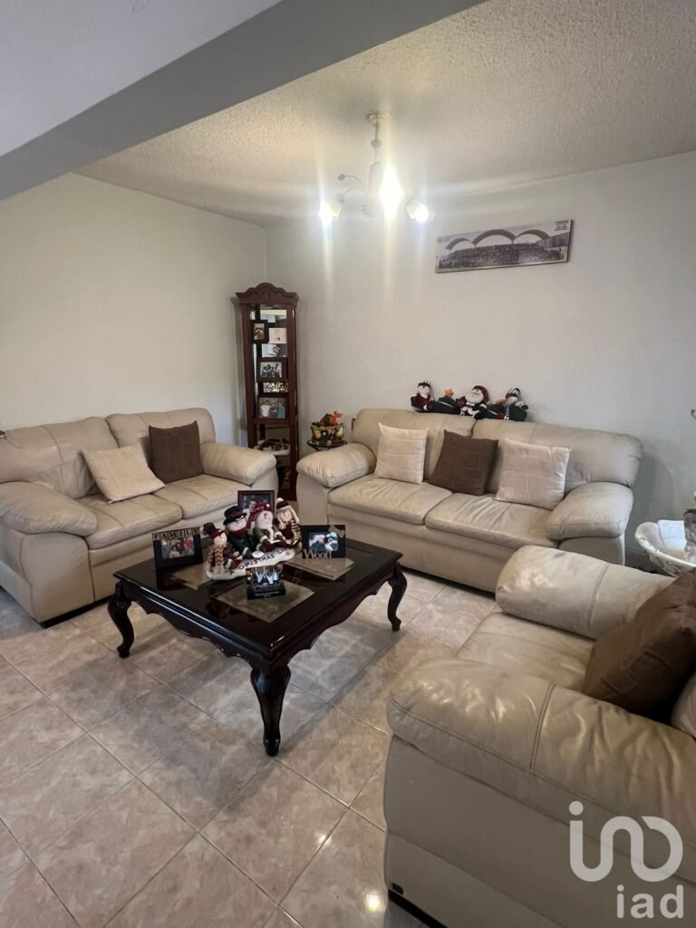 CASA EN VENTA EN CD AZTECA 1RA SECCIÓN