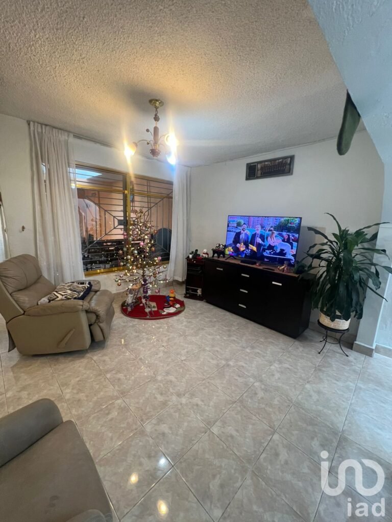 CASA EN VENTA EN CD AZTECA 1RA SECCIÓN