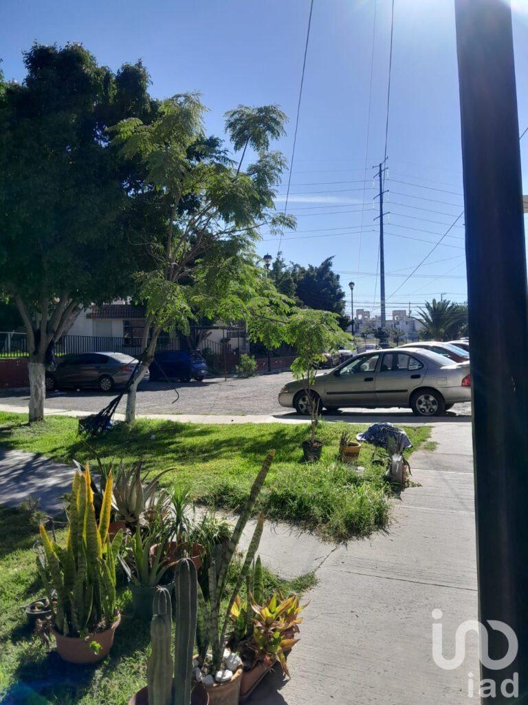 Se Vende Casa con Terreno Excedente en Fraccionamiento la Loma, Querétaro