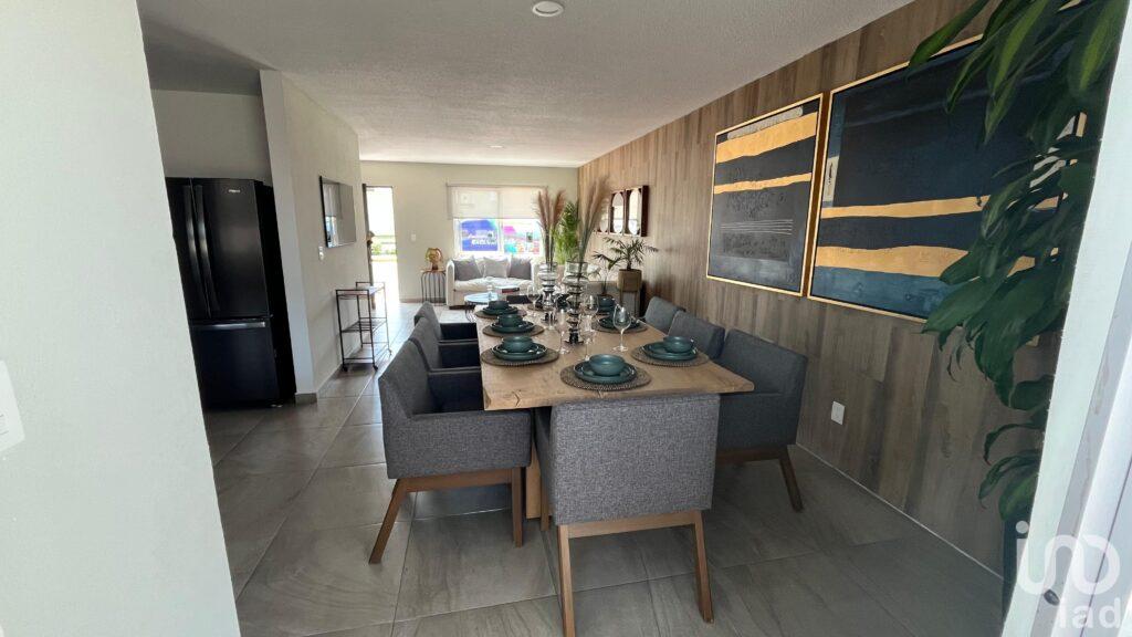 Hermosa Casa de 2 niveles dentro de Fraccionamiento en Ojo de Agua, Tecámac