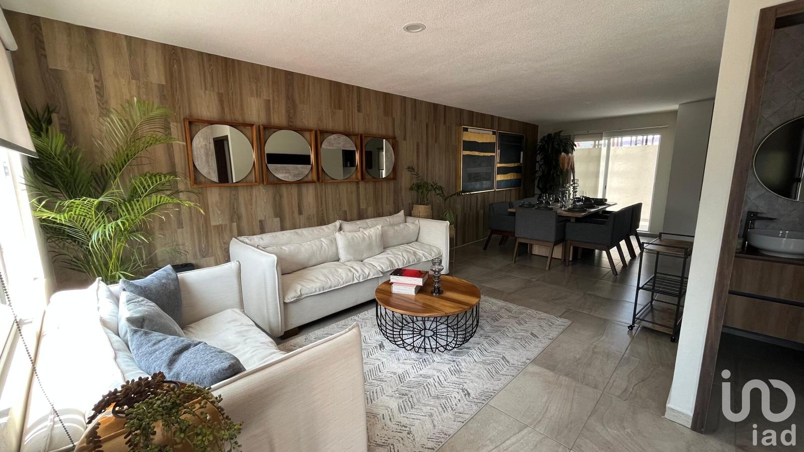 Hermosa Casa de 2 niveles dentro de Fraccionamiento en Ojo de Agua, Tecámac