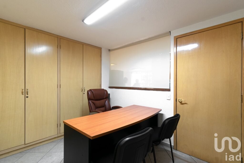 SE RENTA OFICINA AMUEBLADA EQUIPADO, EN TLALPANTLA, EDO DE MEXICO.