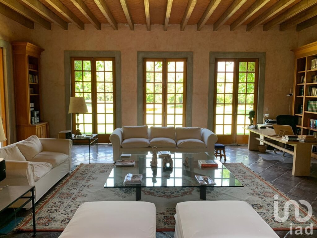 Vendo hermosa FINCA en avenida principal. Naturaleza y vista a las montañas de Tepoztlán.