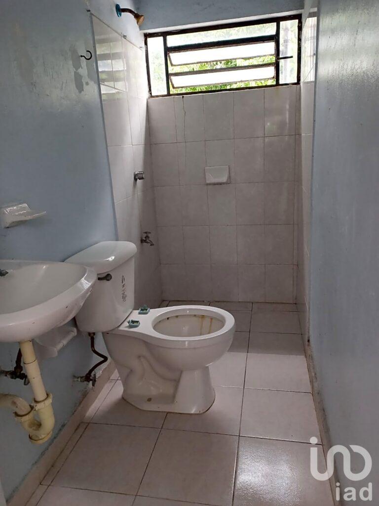 ¡Venta de excelente local con departamentos, uso de suelo mixto, bien ubicado en Bojórquez, Merida!