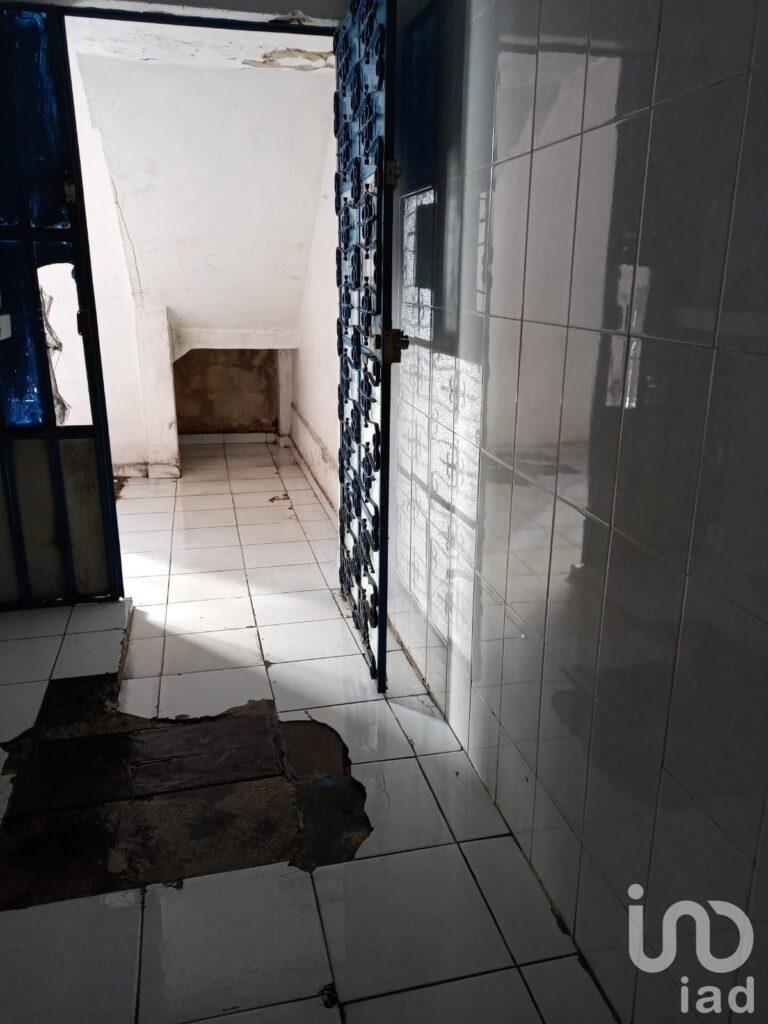 ¡Venta de excelente local con departamentos, uso de suelo mixto, bien ubicado en Bojórquez, Merida!