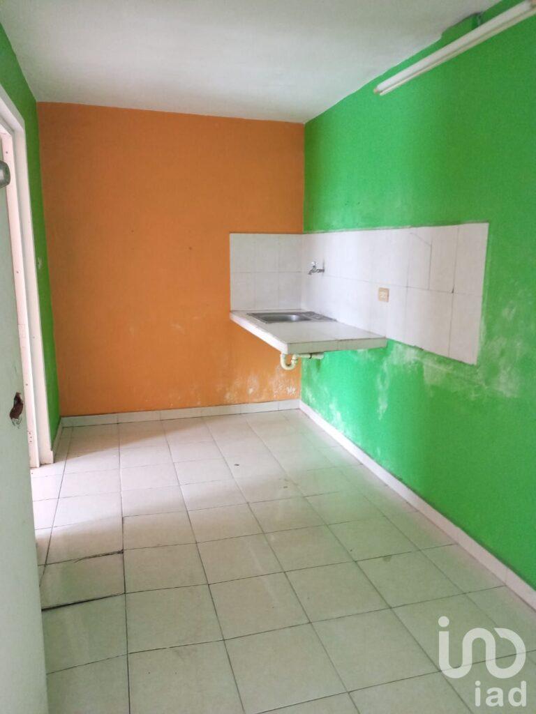 ¡Venta de excelente local con departamentos, uso de suelo mixto, bien ubicado en Bojórquez, Merida!