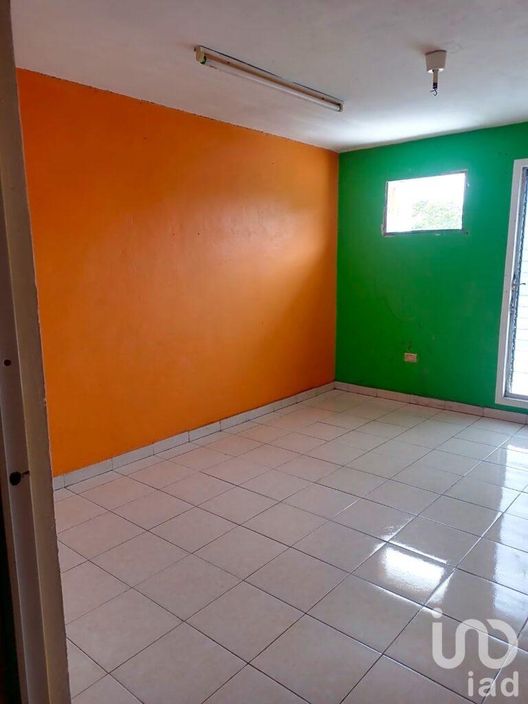 ¡Venta de excelente local con departamentos, uso de suelo mixto, bien ubicado en Bojórquez, Merida!