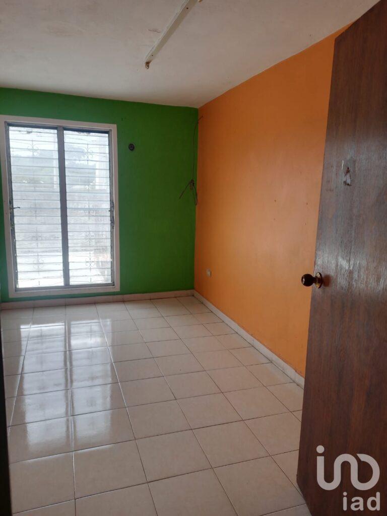 ¡Venta de excelente local con departamentos, uso de suelo mixto, bien ubicado en Bojórquez, Merida!