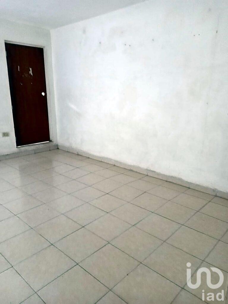 ¡Venta de excelente local con departamentos, uso de suelo mixto, bien ubicado en Bojórquez, Merida!