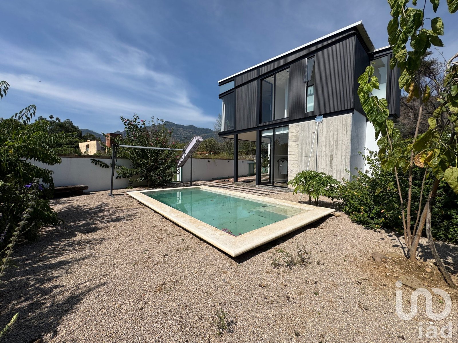 Casa en venta en Valle de Atongo, Tepoztlán con vistas a las montañas y acabados de lujo. Casa en venta en Valle de Atongo, Tepoztlán con vistas a las montañas y acabados de lujo.