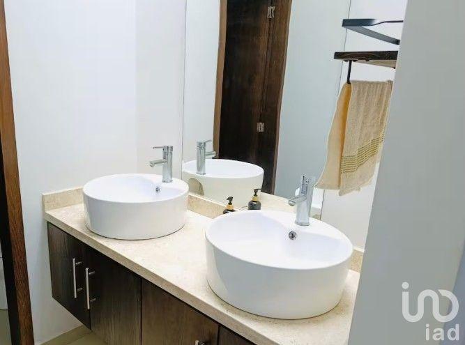 Amplia propiedad en Veracruz con casa club y alberca