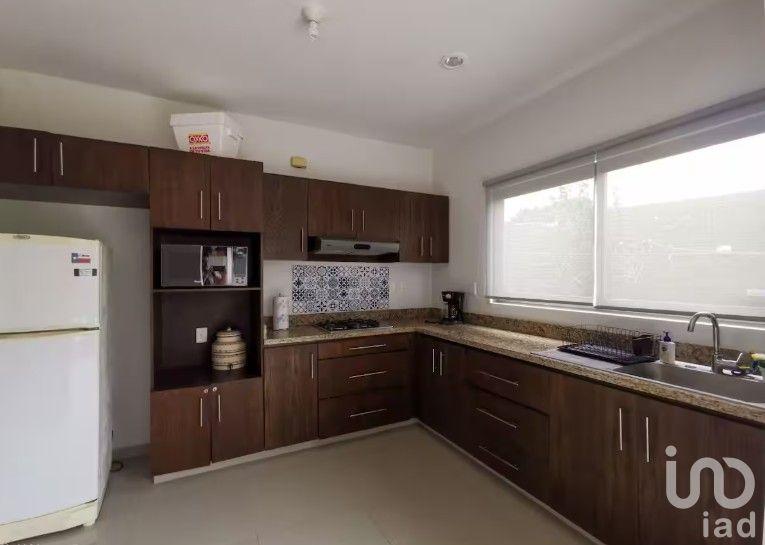 Amplia propiedad en Veracruz con casa club y alberca