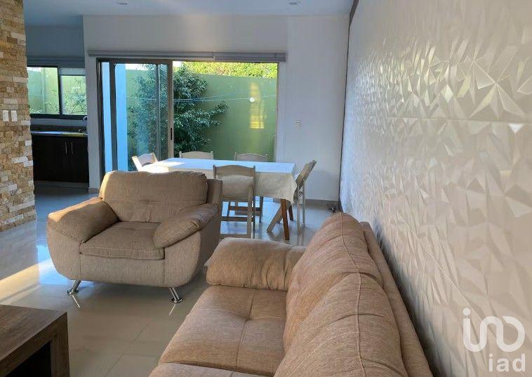 Amplia propiedad en Veracruz con casa club y alberca