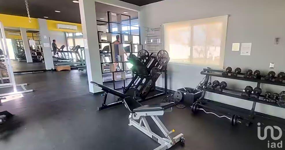 Amplia propiedad en Veracruz con casa club y alberca