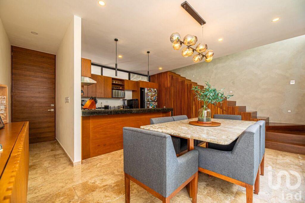 VENTA TOWN HOUSE PRIVADA ALTA TEYRA, MONTEBELLO, MERIDA, YUCATAN.