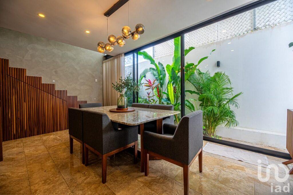 VENTA TOWN HOUSE PRIVADA ALTA TEYRA, MONTEBELLO, MERIDA, YUCATAN.