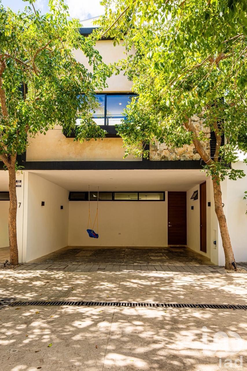 VENTA TOWN HOUSE PRIVADA ALTA TEYRA, MONTEBELLO, MERIDA, YUCATAN.