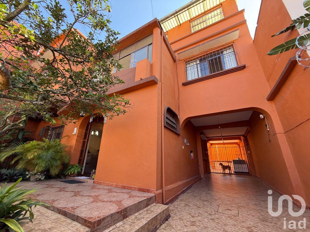 Casa en Venta cerca de Av. Ávila Camacho, Xalapa Veracruz, Uso de suelo Mixto