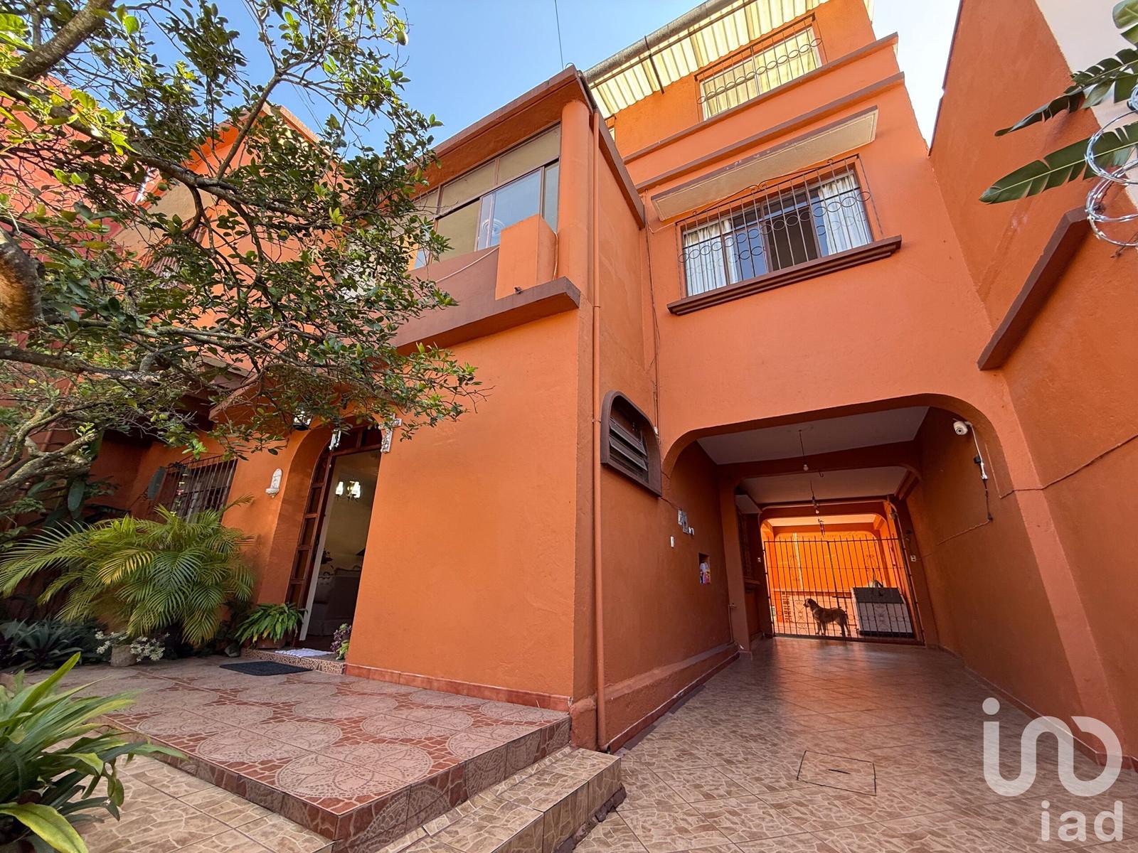 Casa en Venta cerca de Av. Ávila Camacho, Xalapa Veracruz, Uso de suelo Mixto