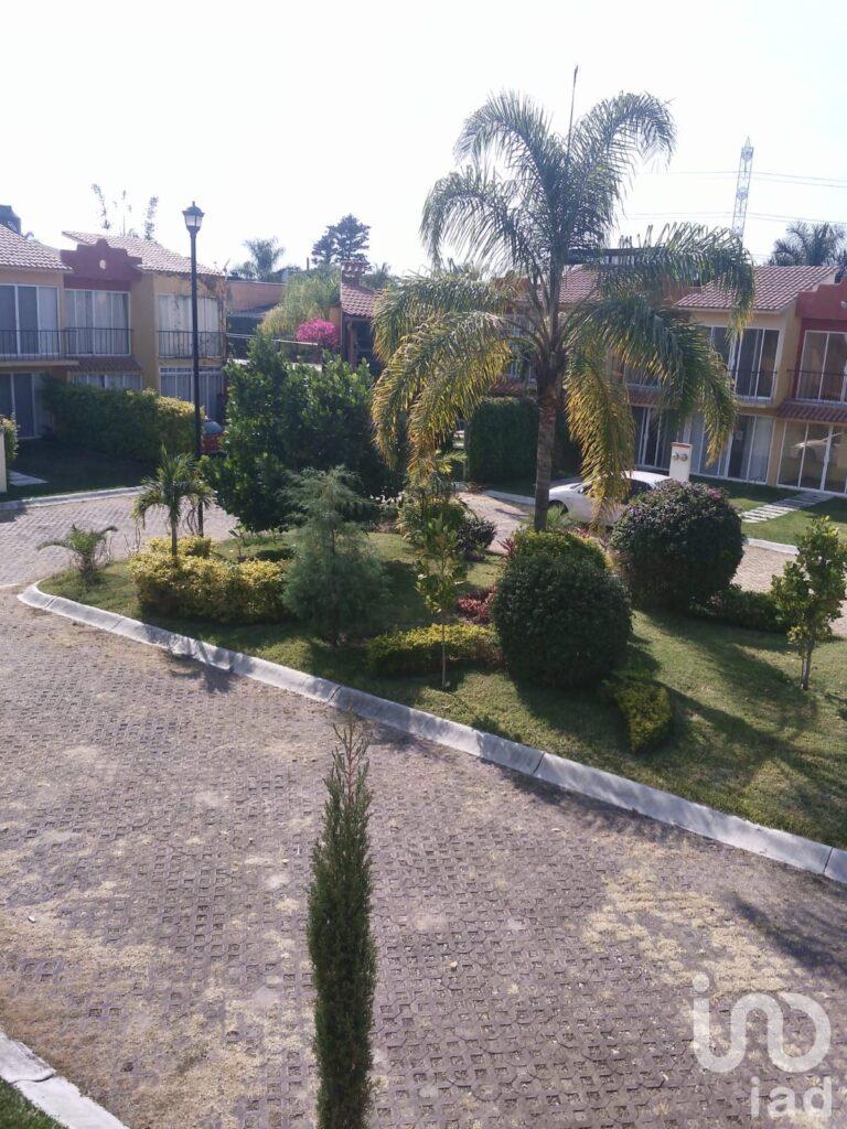 Venta de Casa en Condominio con alberca en Hacienda del Bosque Cocoyoc