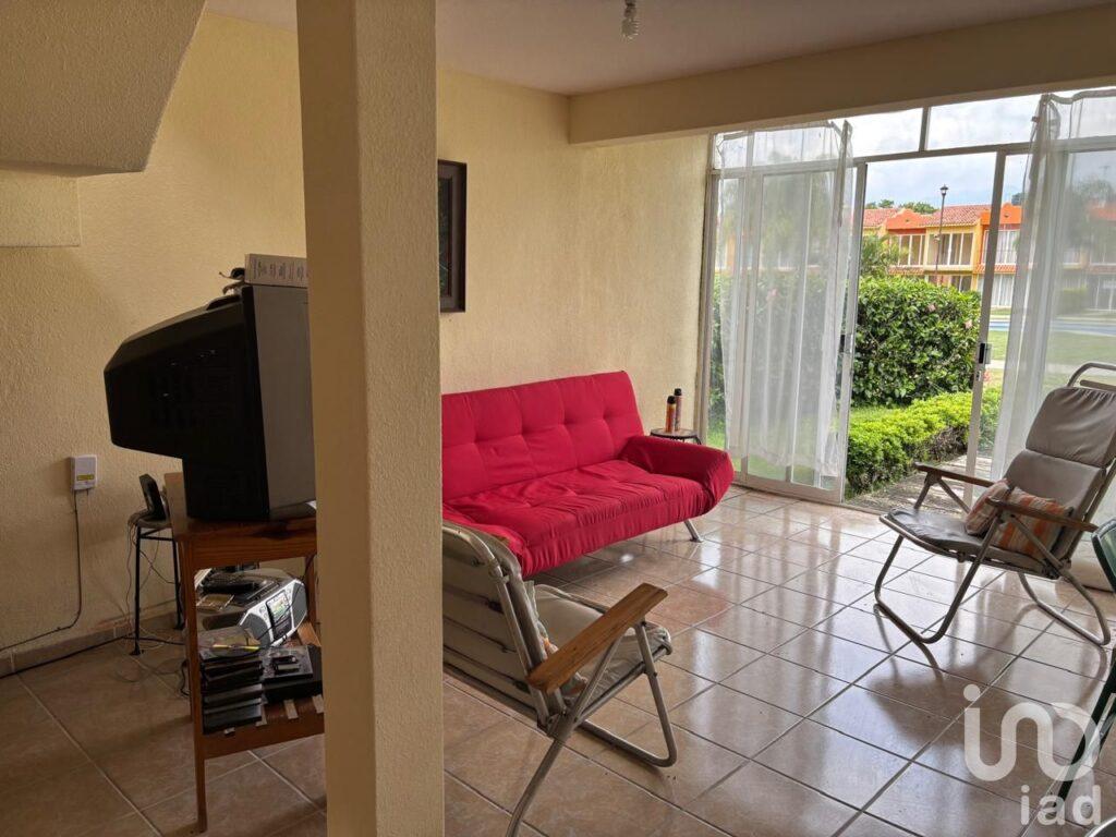 Venta de Casa en Condominio con alberca en Hacienda del Bosque Cocoyoc