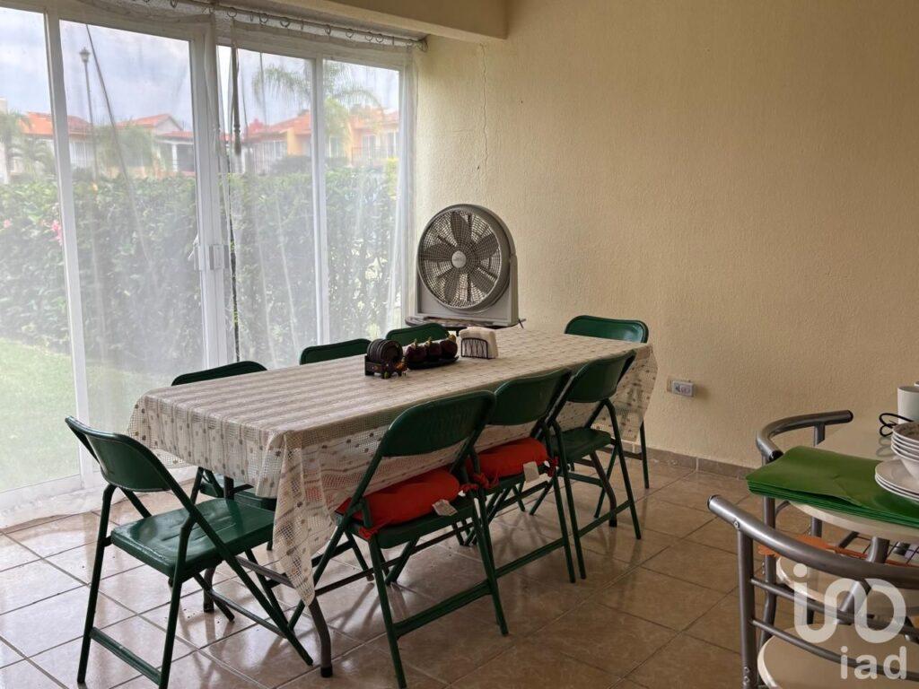 Venta de Casa en Condominio con alberca en Hacienda del Bosque Cocoyoc