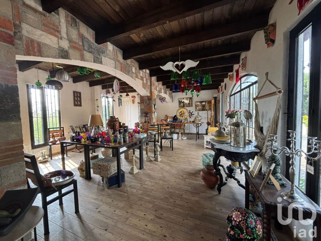 Se renta Plaza comercial equipada  en Malinalco